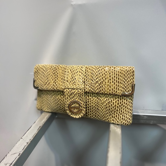 Guess Clutch. Super different python print - Picture 3 of 6